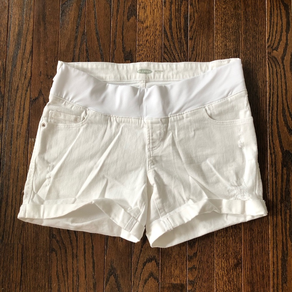 Old Navy Maternity 8 White Mid-Rise Distressed 4.5” Inseam Denim Shorts - EUC